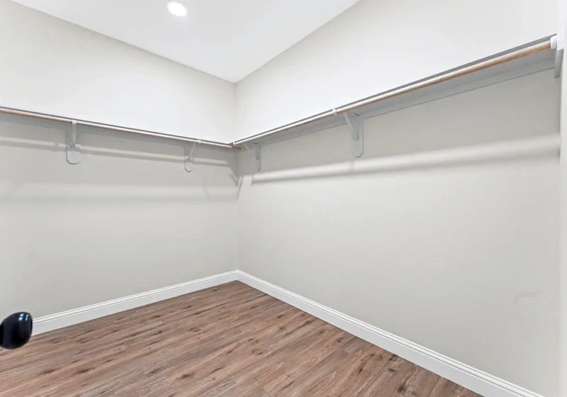 40714 Rolling Forest Dr, Magnolia TX — closet
