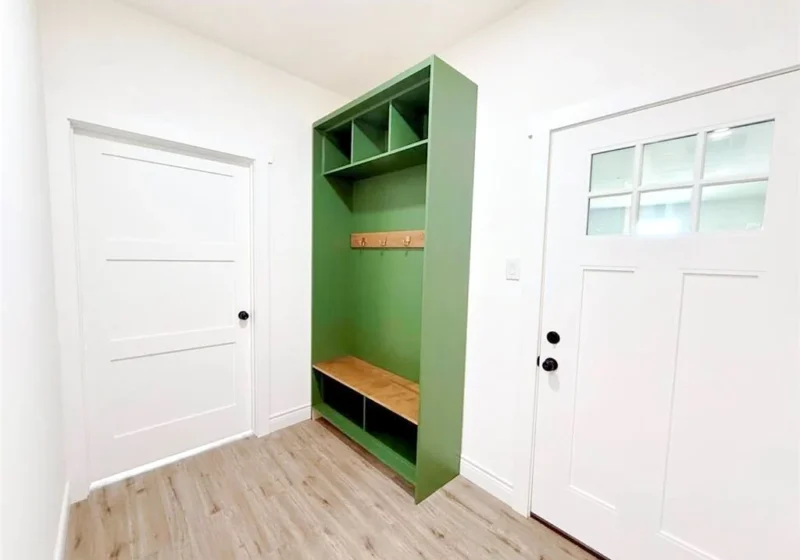 462 Carriage Trail, Montgomery TX — mudroom
