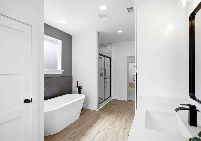 462 Carriage Trail, Montgomery TX — primary bath